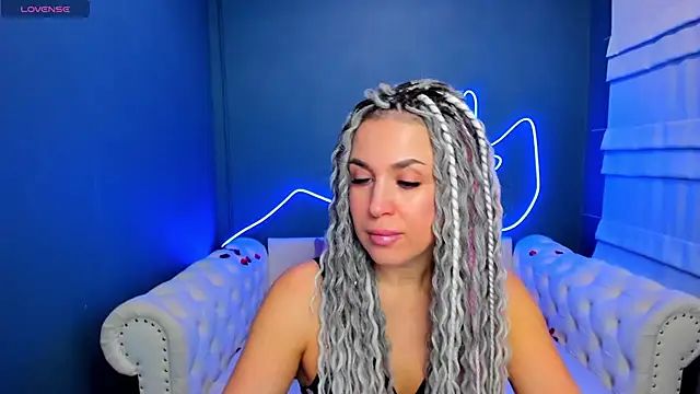 Snapshot of rock_n_roxy chatting on February 17, 1:35 am rock n roxy online show from February 17, 1:35 am