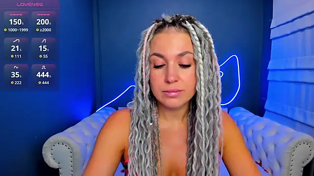 Snapshot of rock_n_roxy chatting on March 13, 1:23 am rock n roxy online show from March 13, 1:23 am