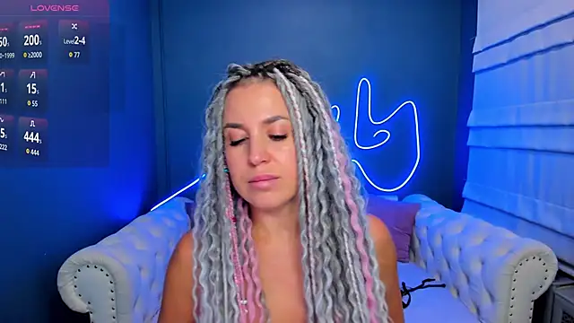 Snapshot of rock_n_roxy chatting on March 20, 1:32 am rock n roxy online show from March 20, 1:32 am