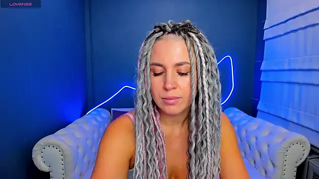 Snapshot of rock_n_roxy chatting on March 28, 1:16 am rock n roxy online show from March 28, 1:16 am