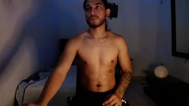 Snapshot of maxximus_100 chatting on January 28, 5:22 am maxximus 100 online show from January 28, 5:22 am