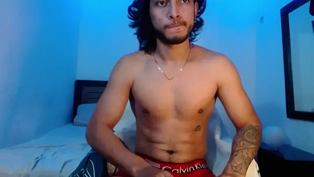 Snapshot of maxximus_100 chatting on February 3, 6:02 am maxximus 100 online show from February 3, 6:02 am