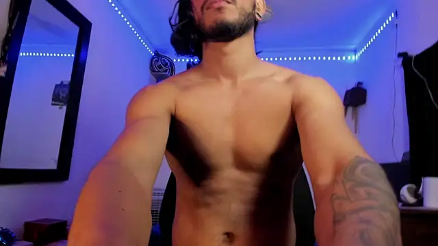 Snapshot of maxximus_100 chatting on March 16, 7:15 am maxximus 100 online show from March 16, 7:15 am