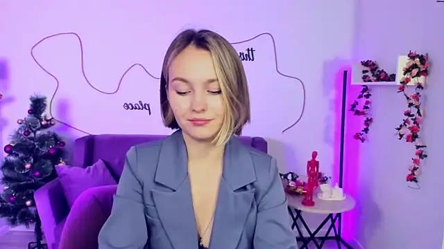 Snapshot of BritnieCute chatting on December 26, 5:58 am BritnieCute online show from December 26, 5:58 am
