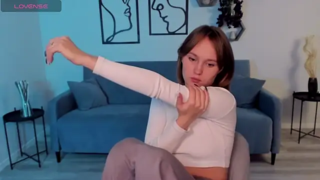 BritnieCute online show from October 29, 5:20 am