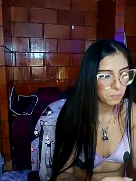 Snapshot of Raven__purple chatting on February 13, 3:39 am Raven purple online show from February 13, 3:39 am