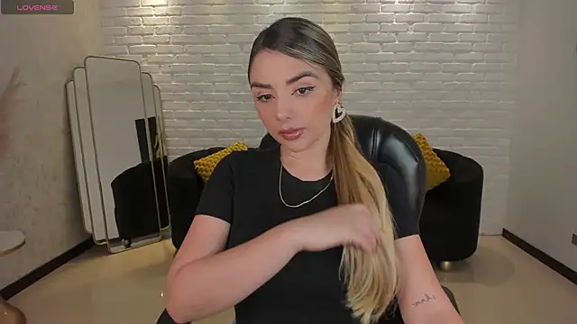 Snapshot of ChloePreston_ chatting on January 6, 10:35 am ChloePreston online show from January 6, 10:35 am