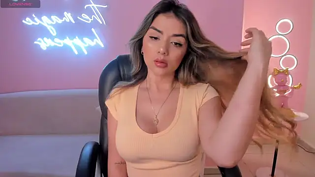 Snapshot of ChloePreston_ chatting on March 11, 10:40 am ChloePreston online show from March 11, 10:40 am