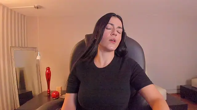 BellaClaiir online show from December 1, 3:17 pm