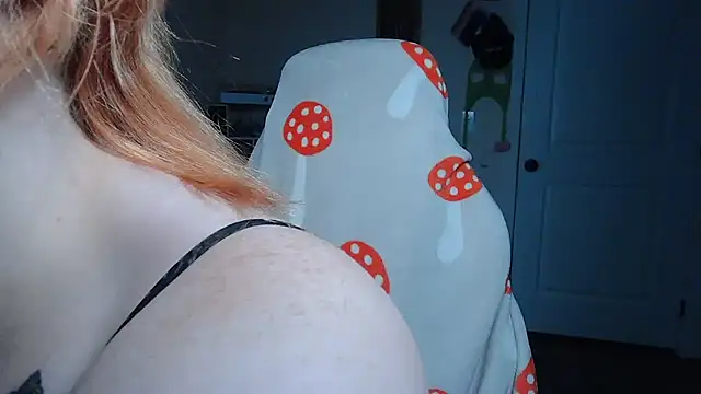 GoddessPinxx online show from August 5, 9:28 pm