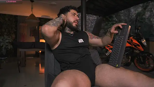 LeoSalvatore  online show from November 9, 11:19 am