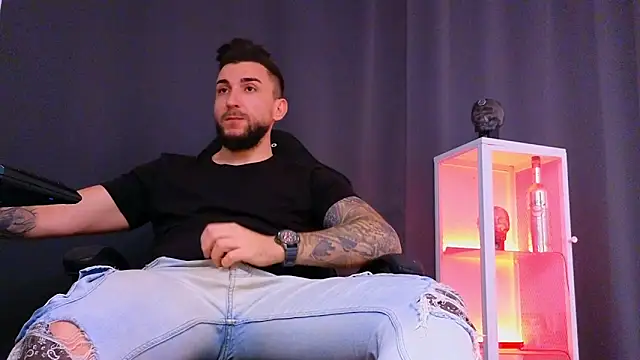 MightyAaron66 online show from February 5, 11:02 am