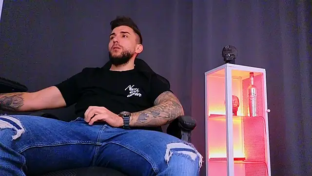 MightyAaron66 online show from February 6, 6:18 am