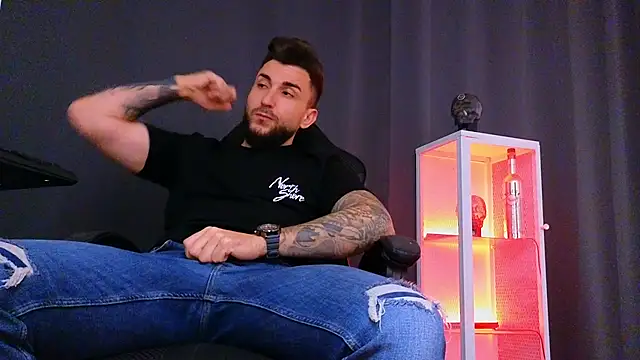 MightyAaron66 online show from February 6, 12:59 pm