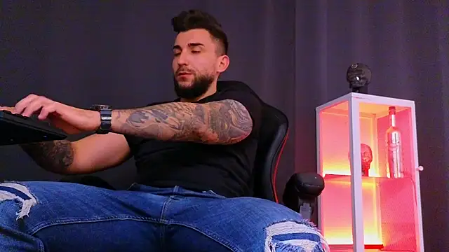 MightyAaron66 online show from February 6, 6:13 pm