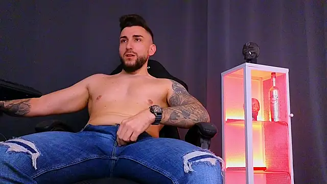 MightyAaron66 online show from February 8, 5:51 am