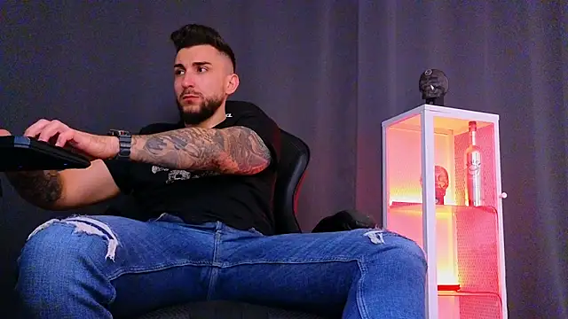 MightyAaron66 online show from February 8, 8:52 am