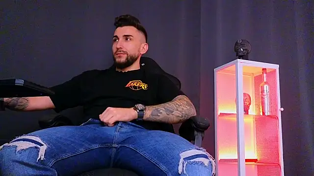 MightyAaron66 online show from February 8, 11:55 am