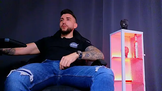 MightyAaron66 online show from February 9, 6:47 pm