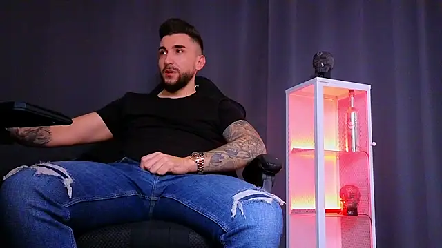 MightyAaron66 online show from February 11, 3:40 pm