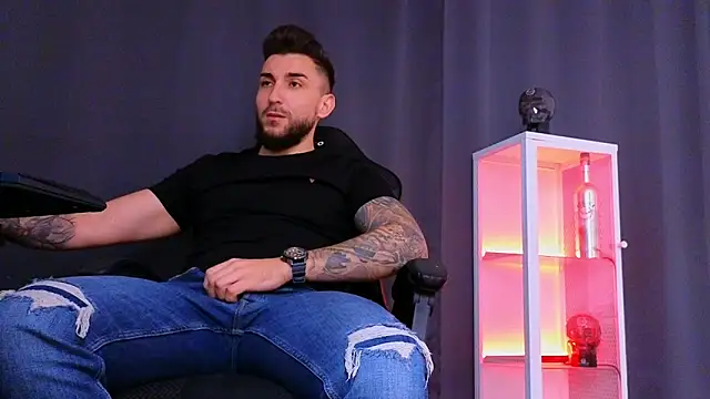 MightyAaron66 online show from February 15, 10:52 pm