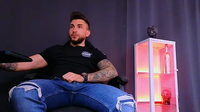 MightyAaron66 online show from February 27, 7:44 am