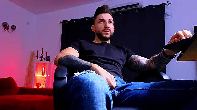 MightyAaron66 online show from September 19, 2:46 am