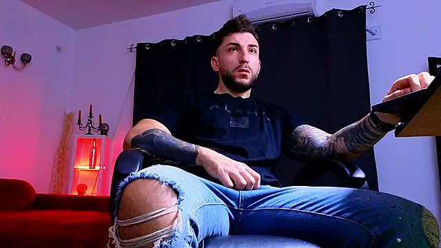 MightyAaron66 online show from October 25, 4:20 am