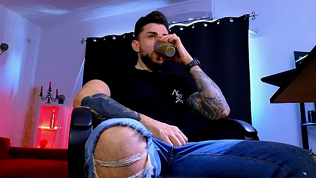 MightyAaron66 online show from February 19, 7:15 am