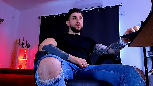 MightyAaron66 online show from April 30, 7:25 am