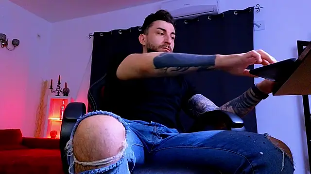 MightyAaron66 online show from May 18, 1:35 am