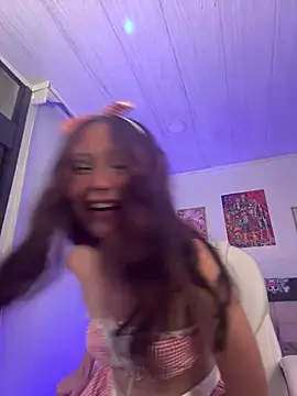 Snapshot of missdaphnee_ chatting on March 16, 5:03 am missdaphnee online show from March 16, 5:03 am
