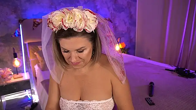 Snapshot of KiraRoxx chatting on October 30, 10:32 pm KiraRoxx online show from October 30, 10:32 pm