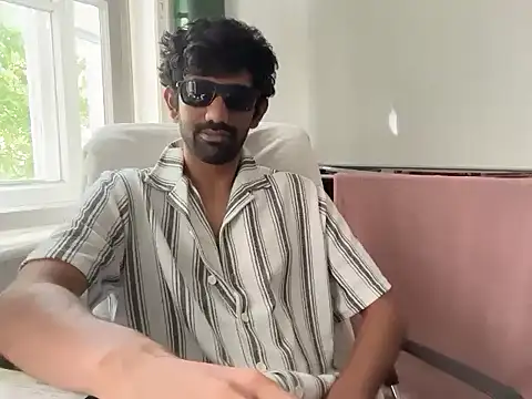 Snapshot of dominanthubby chatting on June 4, 8:09 am dominanthubby online show from June 4, 8:09 am