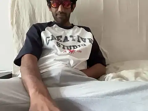 Snapshot of dominanthubby chatting on June 10, 9:19 am dominanthubby online show from June 10, 9:19 am