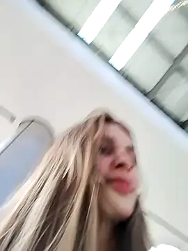 Snapshot of cuteluci_ chatting on December 30, 10:34 pm cuteluci  online show from December 30, 10:34 pm