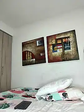 Snapshot of cuteluci_ chatting on January 2, 4:02 pm cuteluci  online show from January 2, 4:02 pm