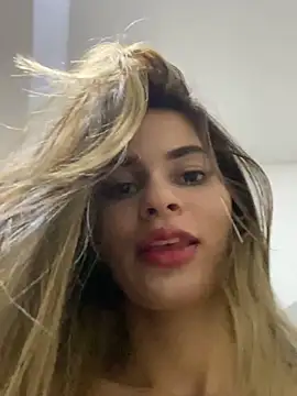 Snapshot of cuteluci_ chatting on January 4, 11:11 am cuteluci  online show from January 4, 11:11 am