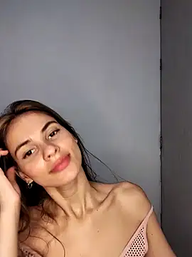 Snapshot of cuteluci_ chatting on January 5, 12:31 pm cuteluci  online show from January 5, 12:31 pm