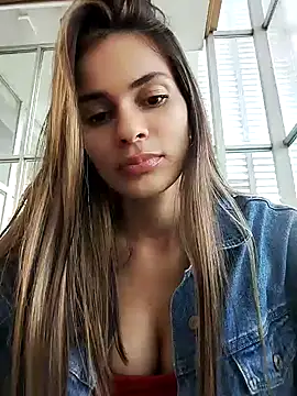 Snapshot of cuteluci_ chatting on January 7, 9:46 pm cuteluci  online show from January 7, 9:46 pm