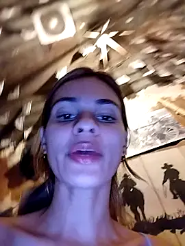 Snapshot of cuteluci_ chatting on January 10, 2:04 am cuteluci  online show from January 10, 2:04 am