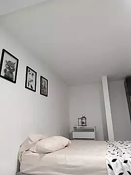 Snapshot of cuteluci_ chatting on February 9, 3:23 pm cuteluci  online show from February 9, 3:23 pm