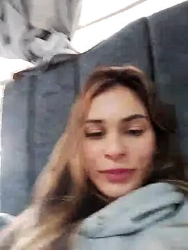 Snapshot of cuteluci_ chatting on February 19, 3:27 pm cuteluci  online show from February 19, 3:27 pm