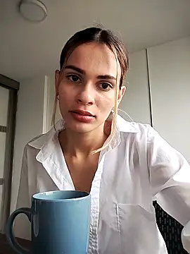 Snapshot of cuteluci_ chatting on February 25, 12:24 pm cuteluci  online show from February 25, 12:24 pm