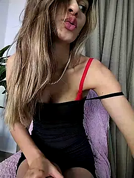 Snapshot of cuteluci_ chatting on October 2, 12:34 pm cuteluci  online show from October 2, 12:34 pm