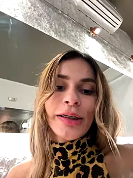 Snapshot of cuteluci_ chatting on October 11, 10:52 pm cuteluci  online show from October 11, 10:52 pm