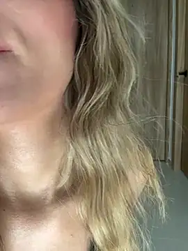 cuteluci  online show from April 1, 11:22 am