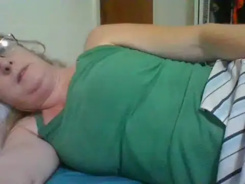 Emilylyn2501 online show from December 13, 9:09 pm