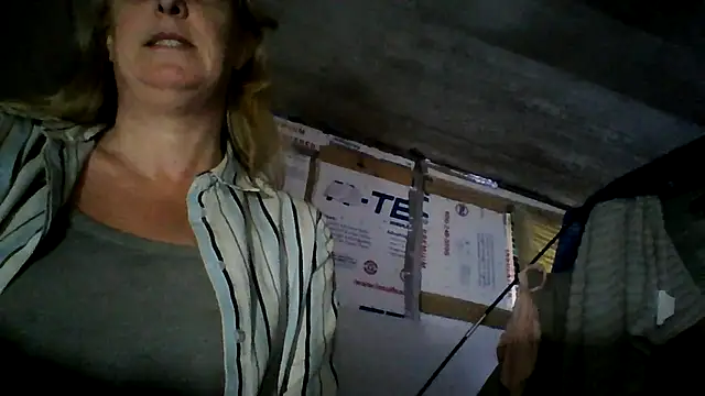 Emilylyn2501 online show from December 22, 8:36 pm