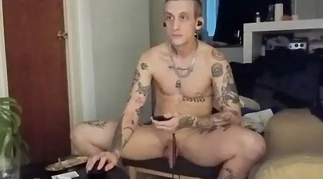 Snapshot of FakkaKaine_ chatting on March 2, 10:27 pm FakkaKaine online show from March 2, 10:27 pm